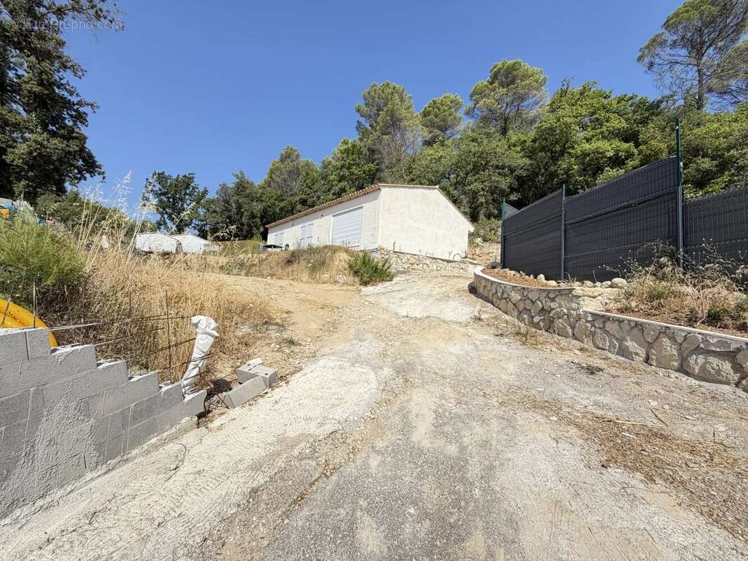 Figanières – maison récente de plain-pied – 109 m² – 3 chambres – dpe a – terrain 1 062 m² - photo 6