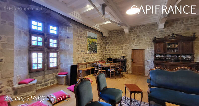 Maison à SAINT-SAUVEUR-DE-MONTAGUT