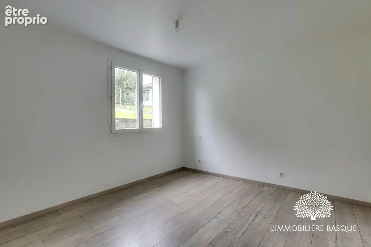 Maison 4 pièces 97 m² à vendre à Bassussarry (64200) - photo 8