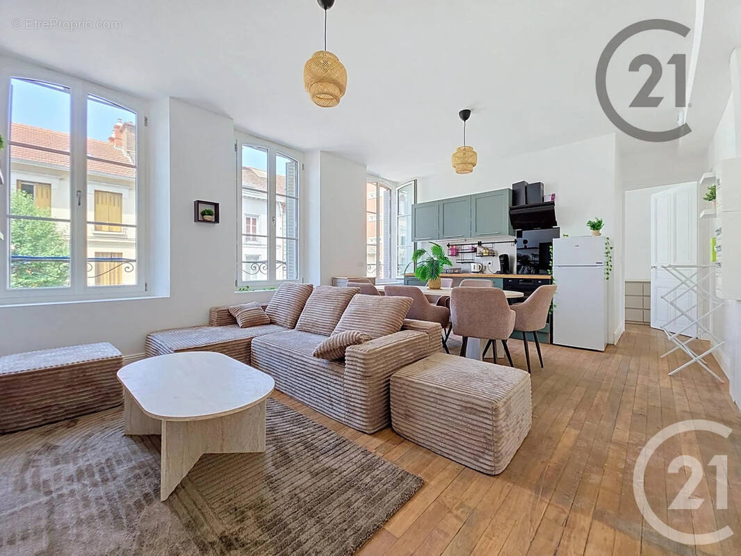 Appartement 85 m² à Sainte-Savine  - photo 1