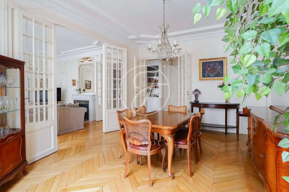 Appartement à PARIS-7E