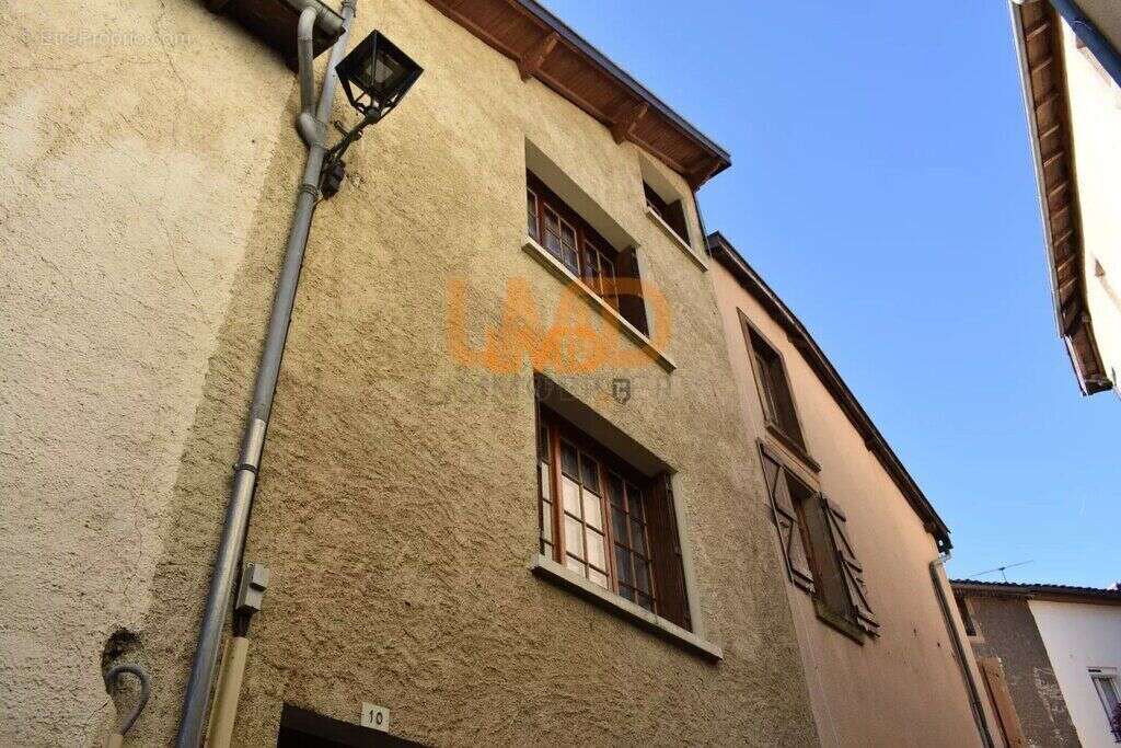 Maison à LIVINHAC-LE-HAUT