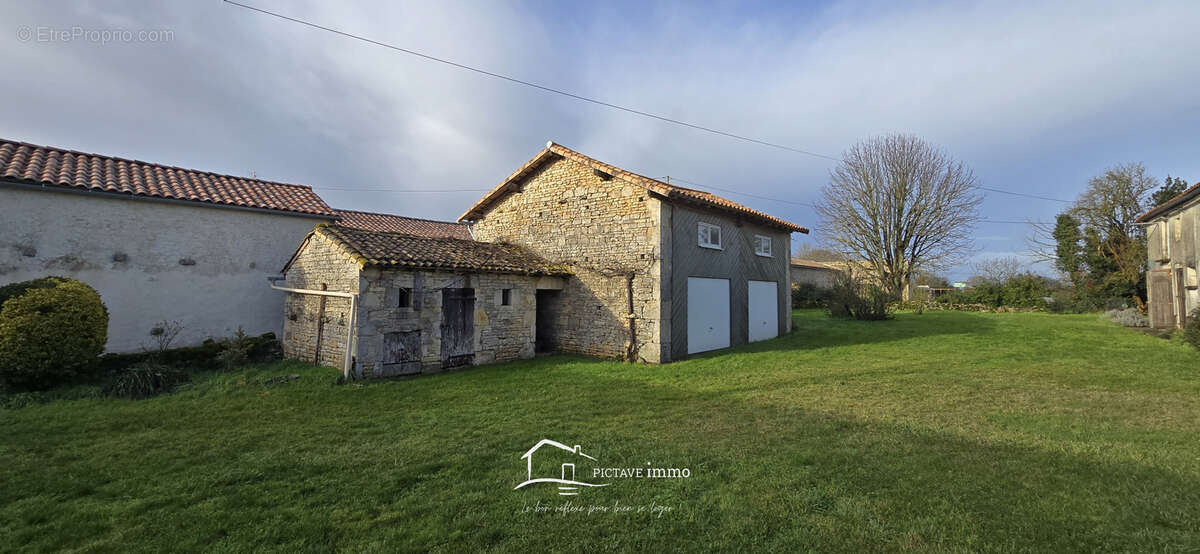 Maison de campagne avec dépendances et terrain de 1 120 m2 à Saint-Sauvant - photo 11