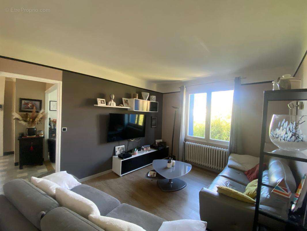 Maison à MAUGUIO