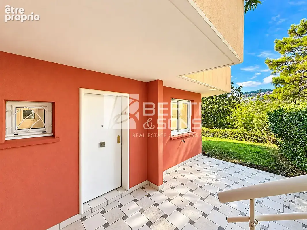 Mandelieu minelle - vaste 4 pieces en rez-de-jardin dans domaine securise - gardien piscine garage parking ext - photo 3
