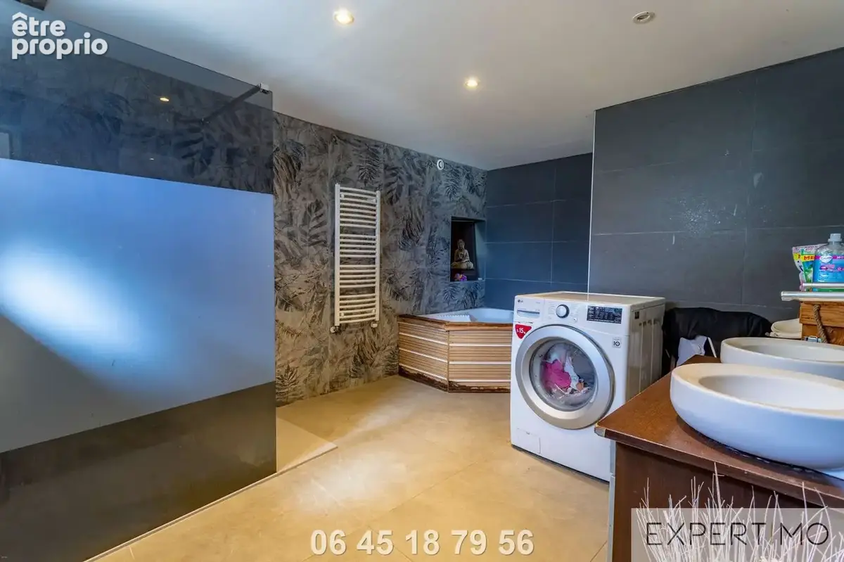 Maison de caractere renovee - calme - vue degagee- piscine et grange - photo 6