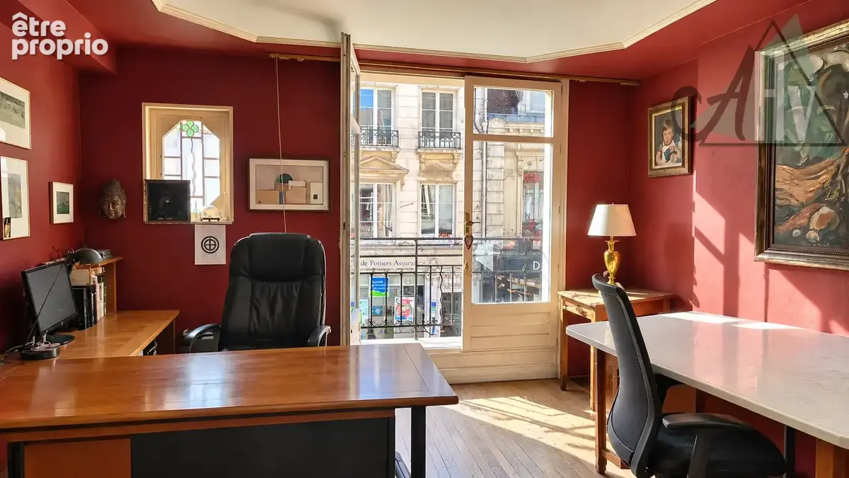 Immeuble à usage mixte - un commerce et un appartement en duplex - photo 2
