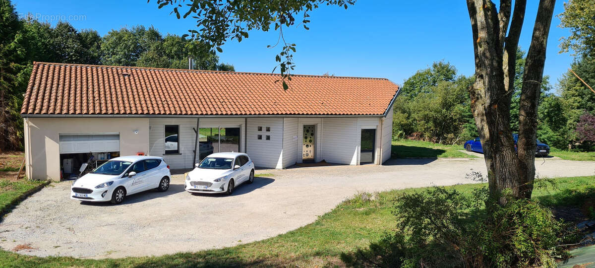 Commerce à SAINT-JUST-MALMONT