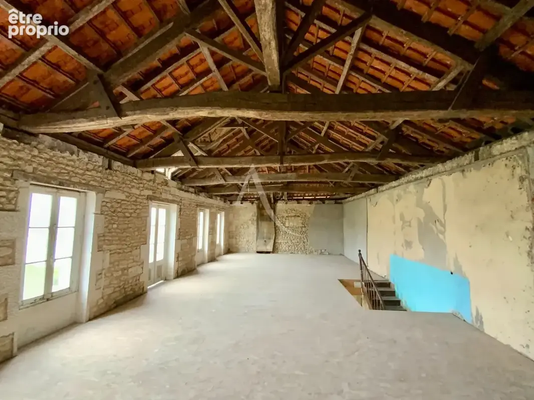 Maison en pierre 162 m2 + dépendances - photo 6
