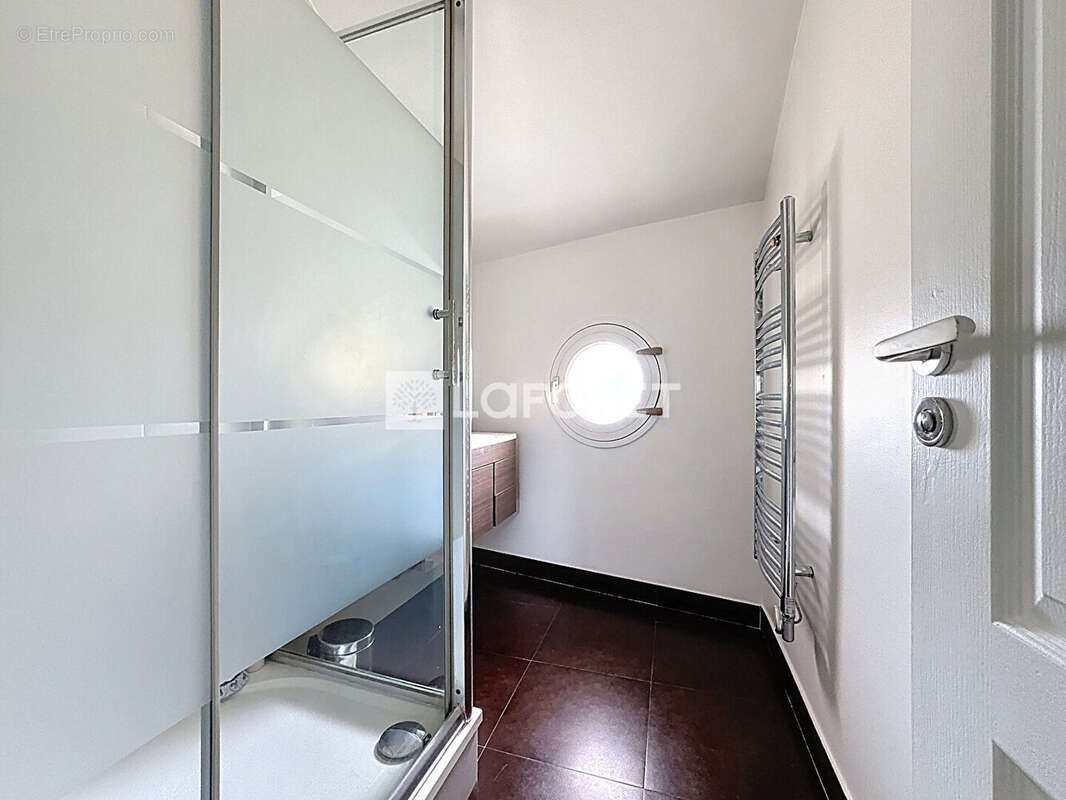 Exclusivité  - Maison rénovée 3 chambres avec cour  et bureaux indépendants - A proximité immédiate de MONSOULT - photo 10