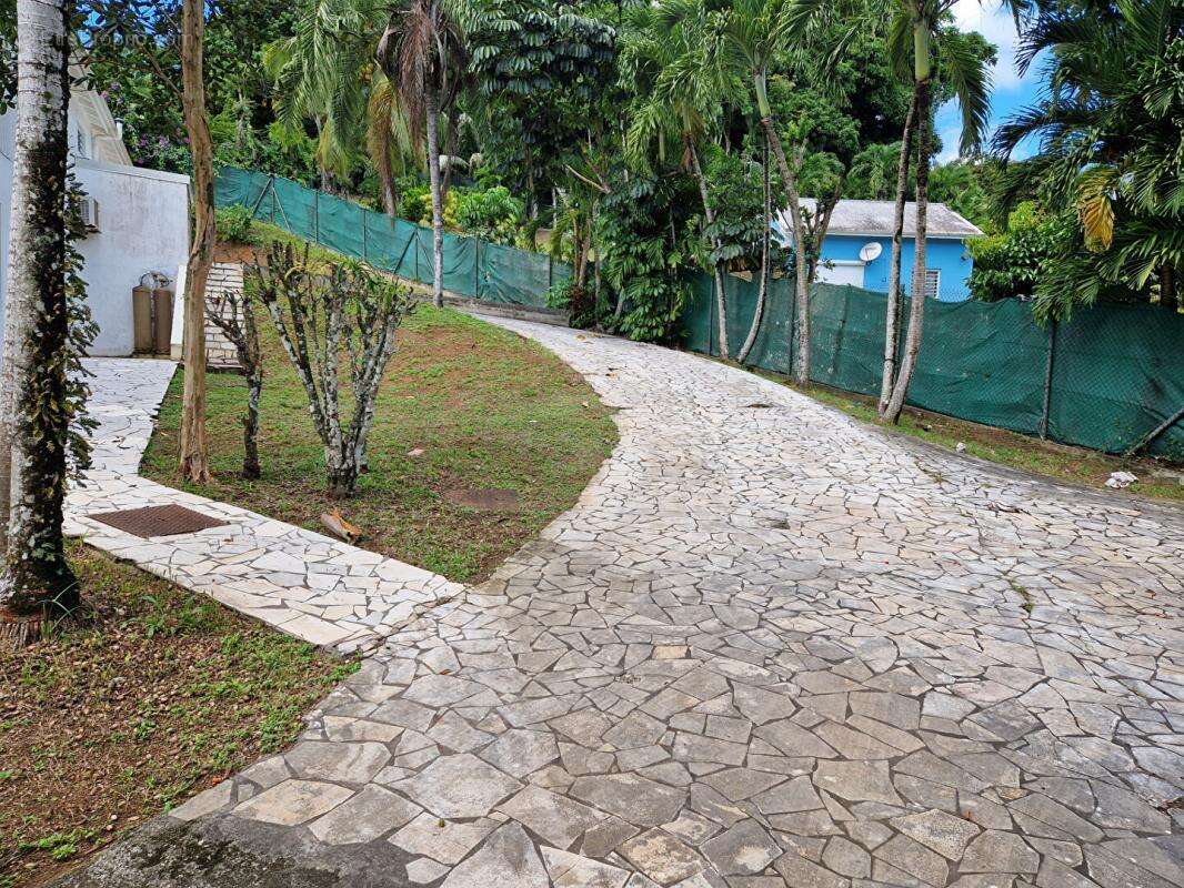 Maison à PETIT-BOURG