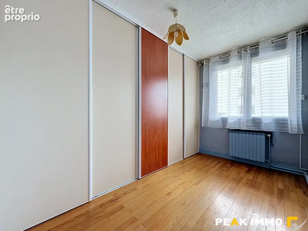 Annecy   t4 à raffraichir avec balcon, cave et beaux volumes - photo 7