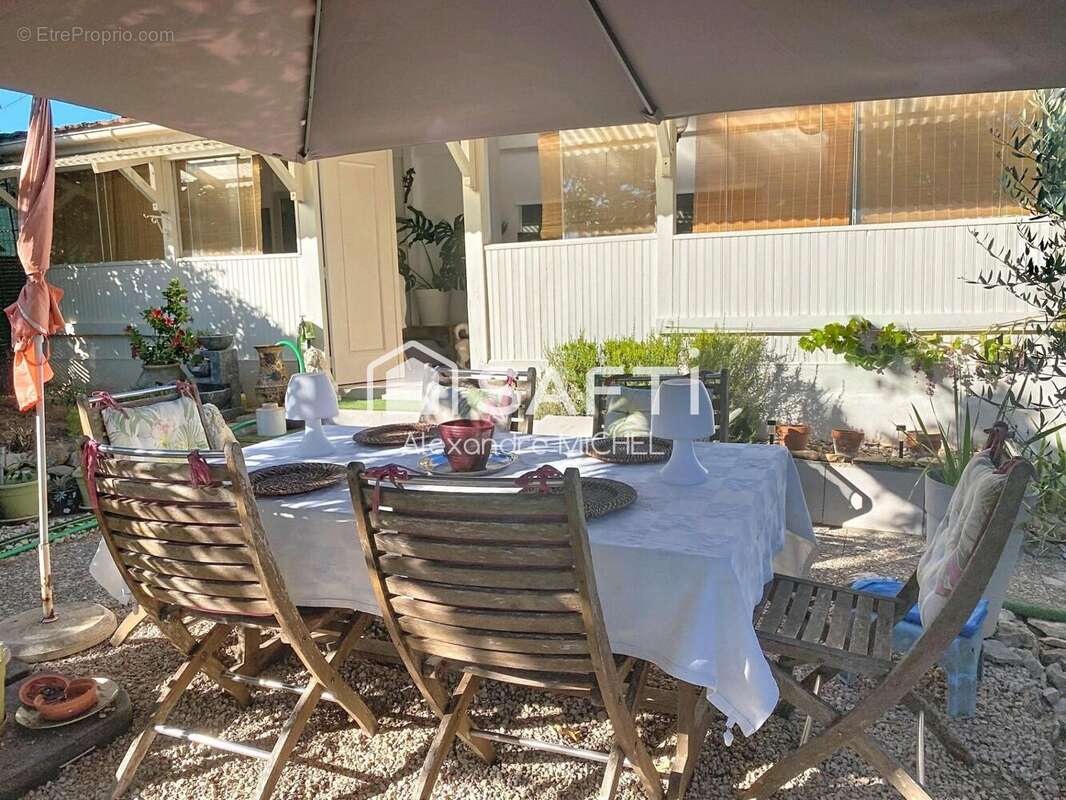 Photo 2 - Maison à LE CASTELLET