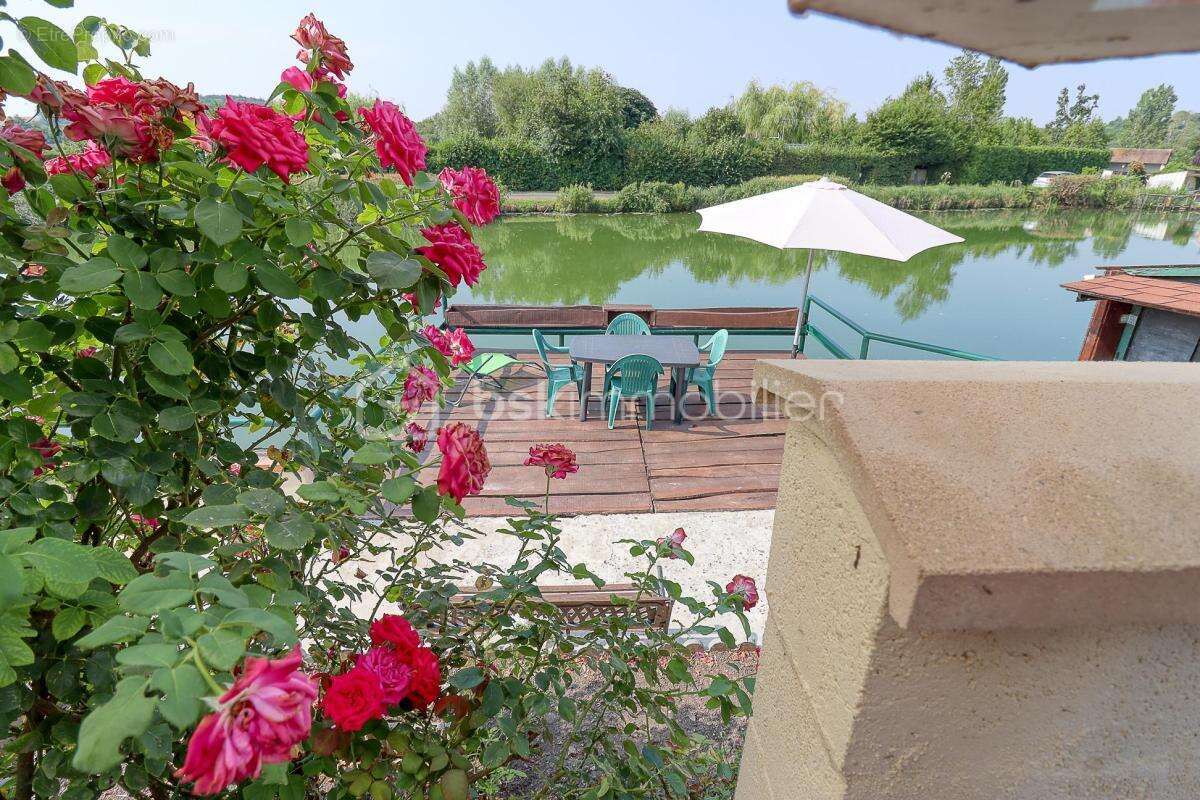 Terrain de loisirs avec bungalow et ponton - photo 5