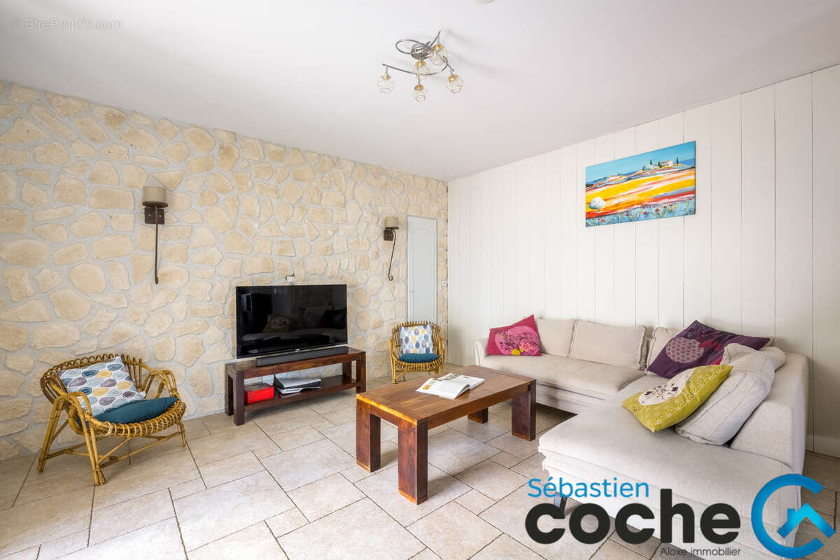 Maison à SAINT-BONNET-DE-MURE