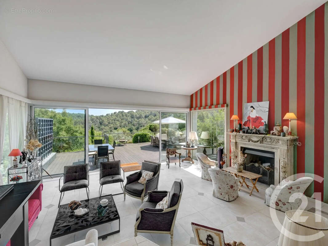 Maison à VALBONNE