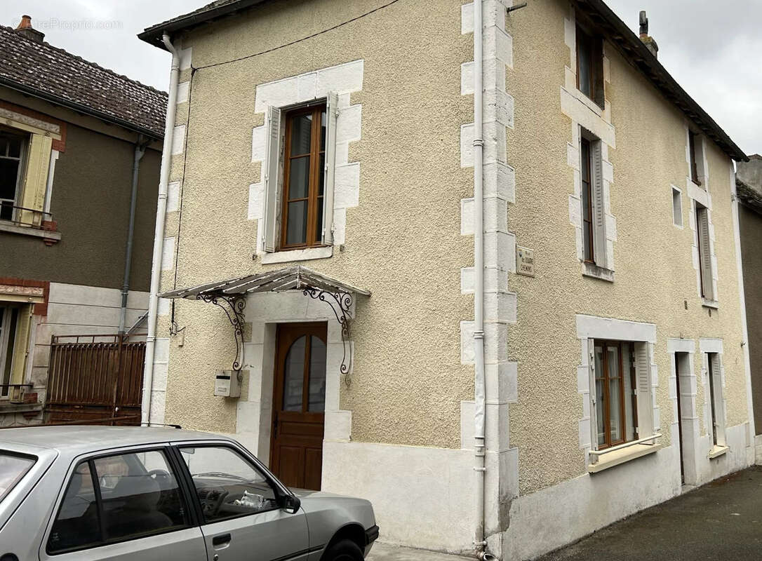 Maison à CHAILLAC