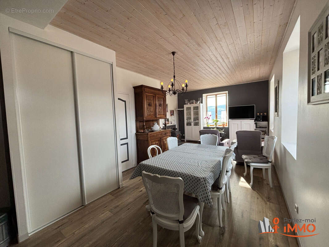 Maison à SAINT-GEORGES-EN-COUZAN