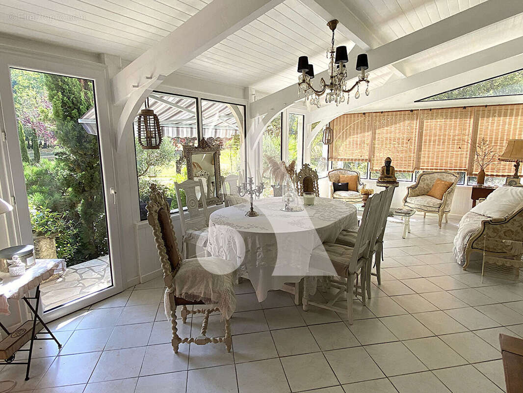 Maison à COUTRAS