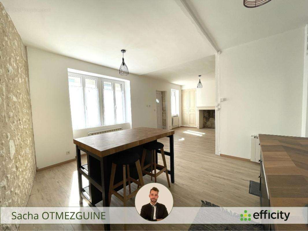 Maison à YZEURES-SUR-CREUSE