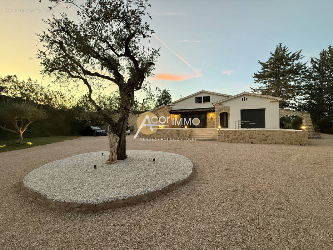 Maison à CUERS