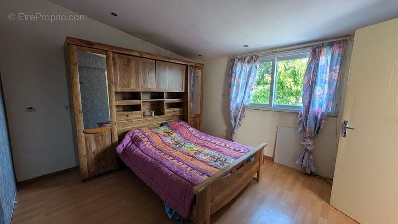 Maison à PACY-SUR-ARMANCON