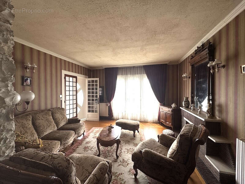 Maison à BARBEZIEUX-SAINT-HILAIRE