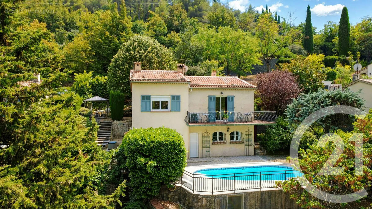 Maison à CHATEAUNEUF-GRASSE