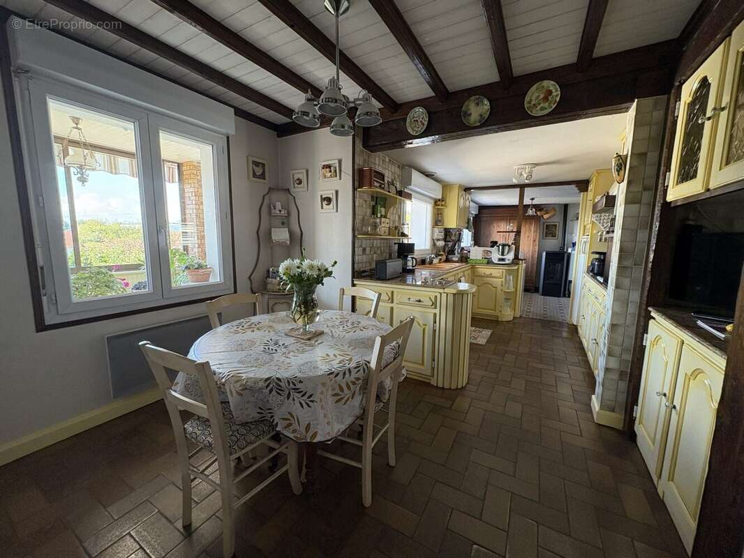 Maison à CREUZIER-LE-VIEUX