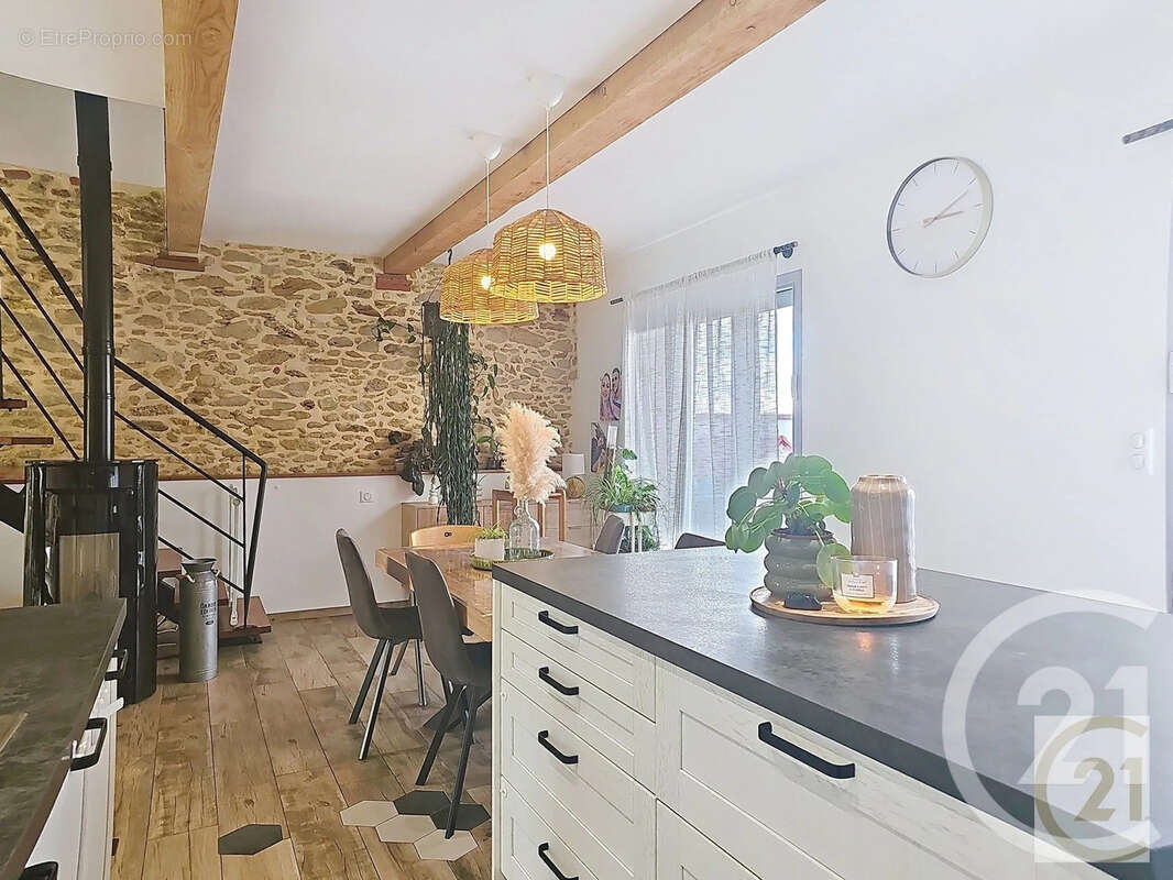 Maison à TREBONS-SUR-LA-GRASSE