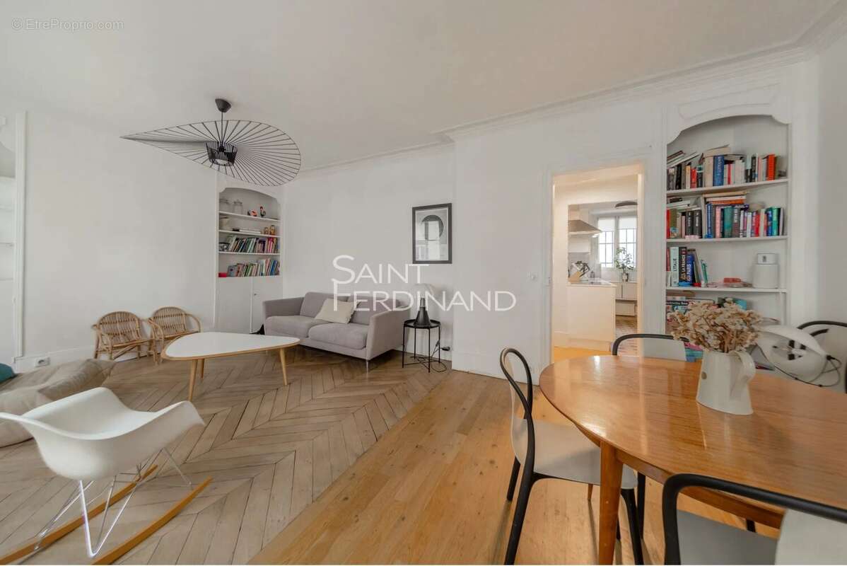 Appartement à PARIS-17E