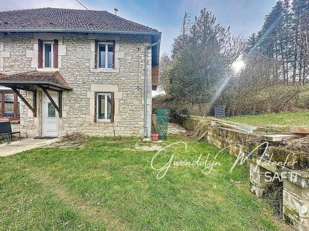 Maison 135 m² à Villers-Farlay  - photo 7