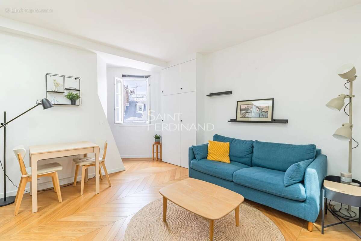 Appartement à PARIS-17E