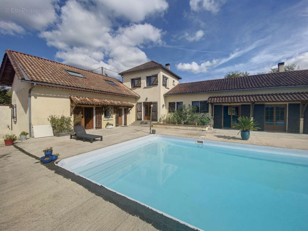 Maison à GRUN-BORDAS