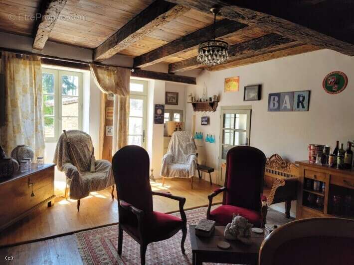 Maison à NANTEUIL-EN-VALLEE