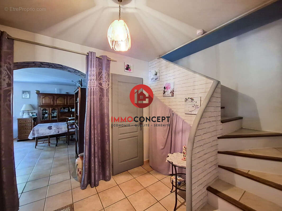 Maison 129 m² à Montfaucon  - photo 3