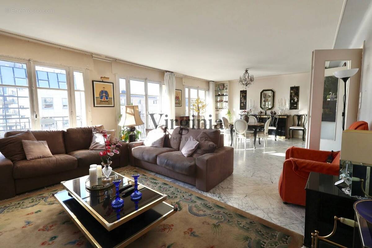 Appartement à CHARENTON-LE-PONT