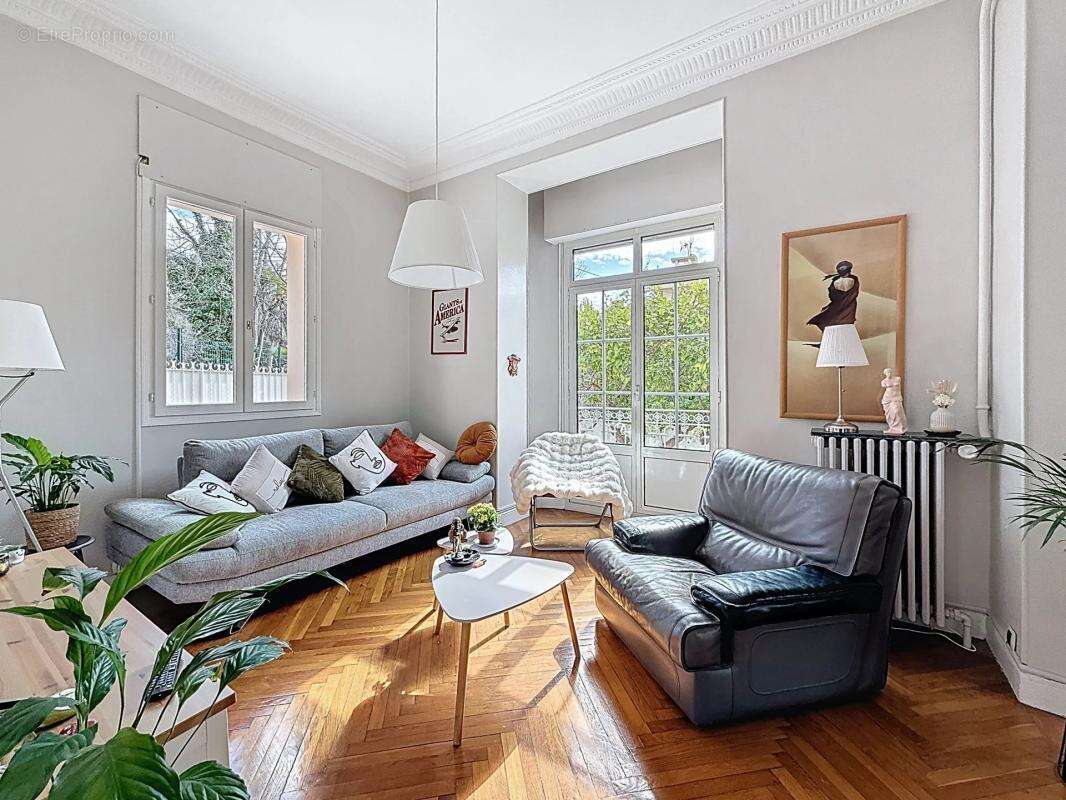 Nice Cimiez : Propriété de 435m² comprenant 6 appartements - photo 2