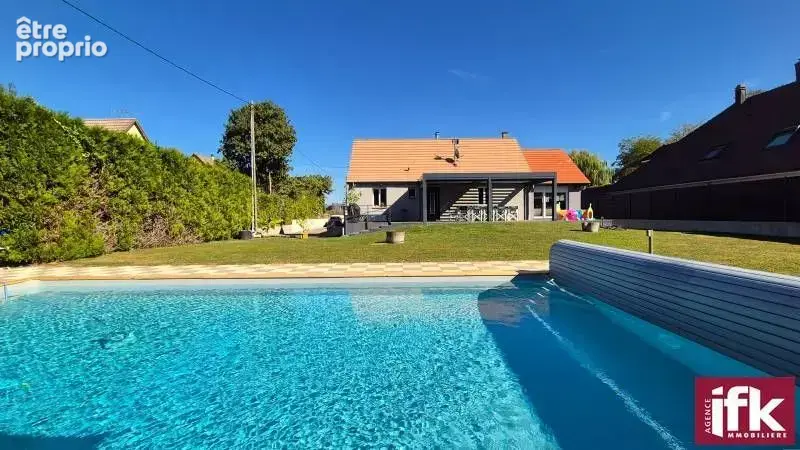 Maison plain-pied de 205 m² sur 13,52 ares avec piscine et double garage – DPE B - photo 1