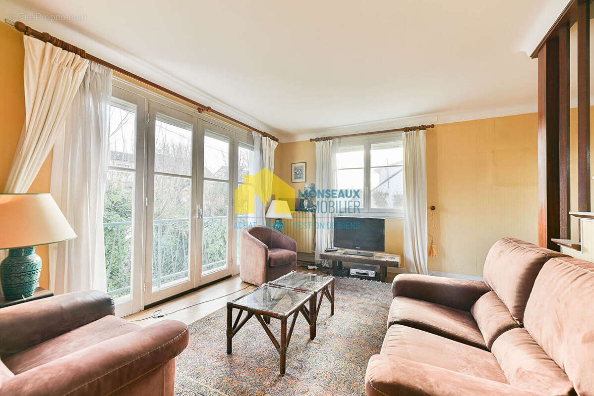 Maison à SAINTE-GENEVIEVE-DES-BOIS