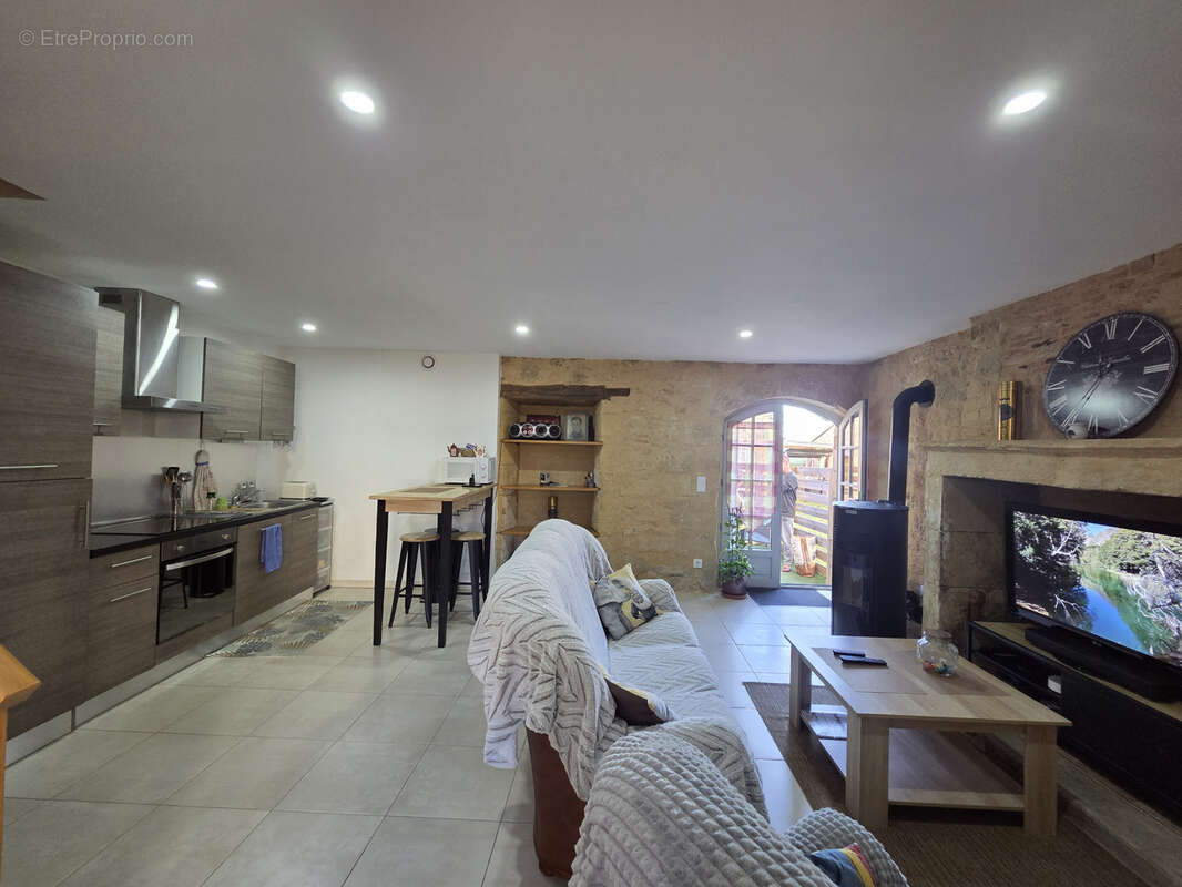 Ensemble immobilier dans le bourg du village - photo 30