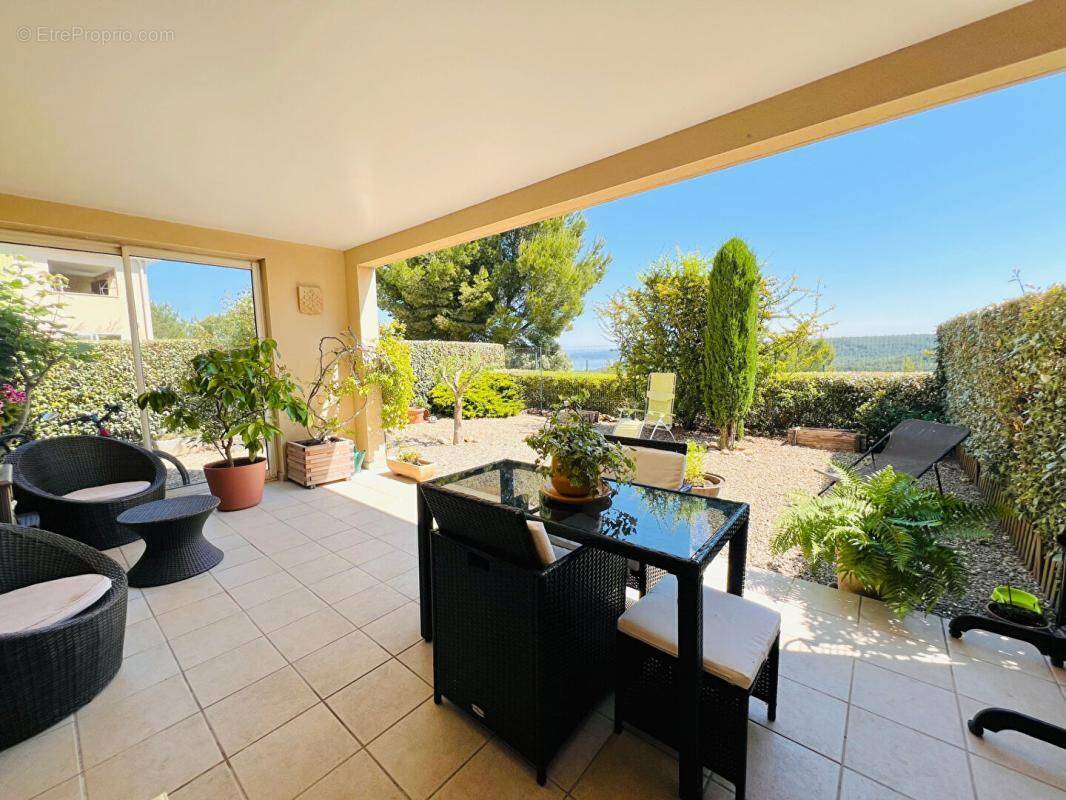 Appartement à SAINT-MITRE-LES-REMPARTS