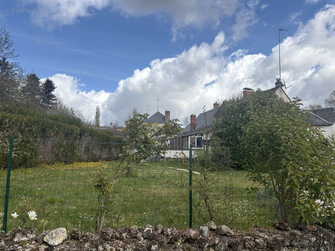 Maison à SAINT-OUEN-LES-VIGNES