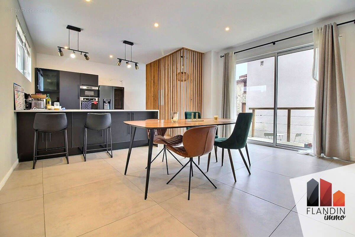 Maison à SAINT-ROMAIN-EN-JAREZ