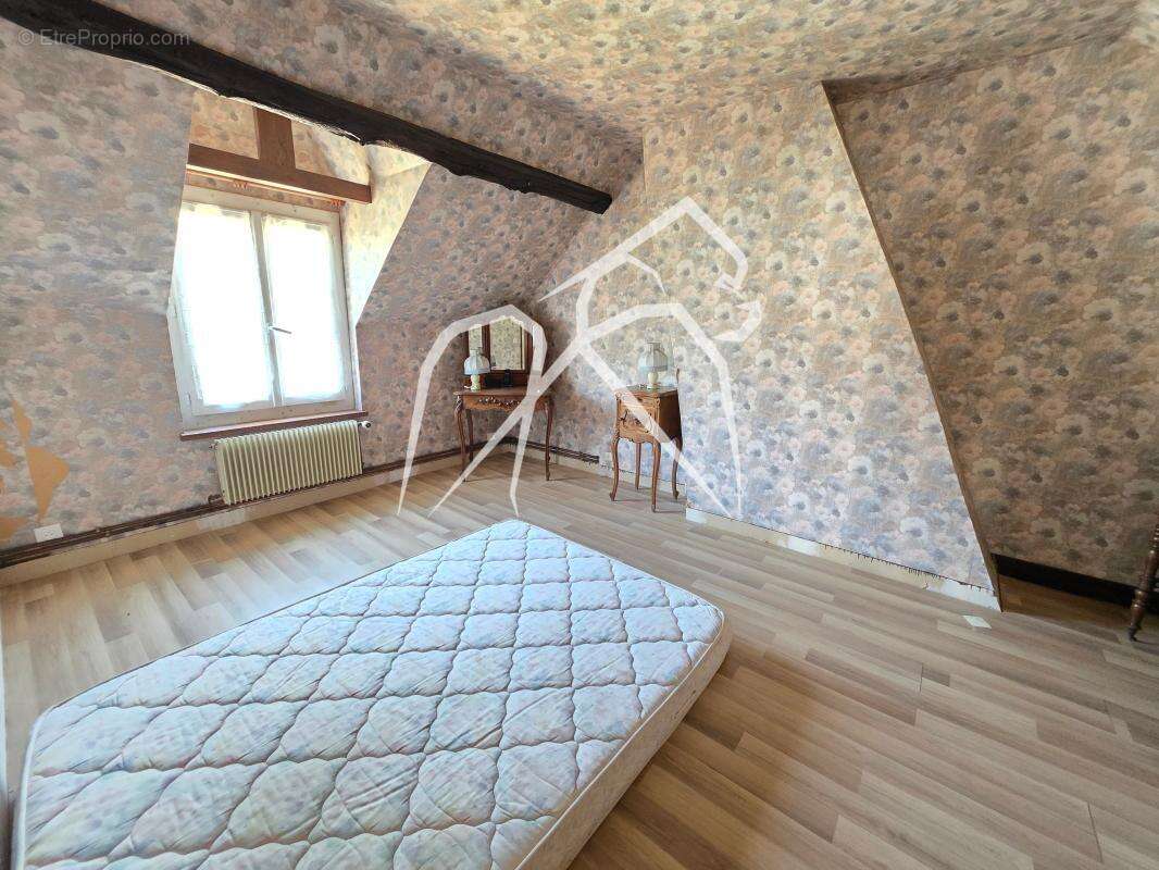 Maison de caractère  de 177 m² avec fort potentiel d'aménagement  La Ferrière-sur-Risle 27760  - photo 12