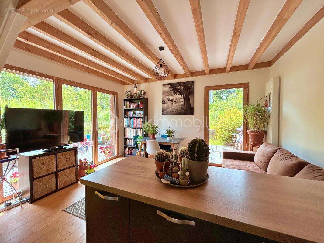 Maison à LES MESNULS