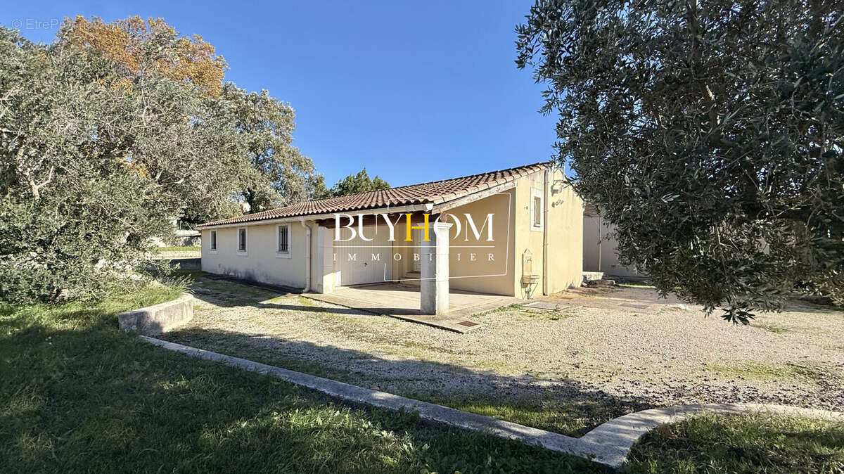 Maison à L'ISLE-SUR-LA-SORGUE