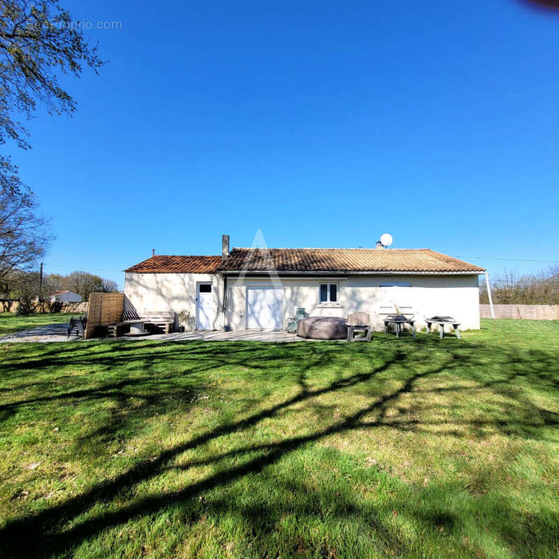 Maison à LA BOISSIERE-DES-LANDES