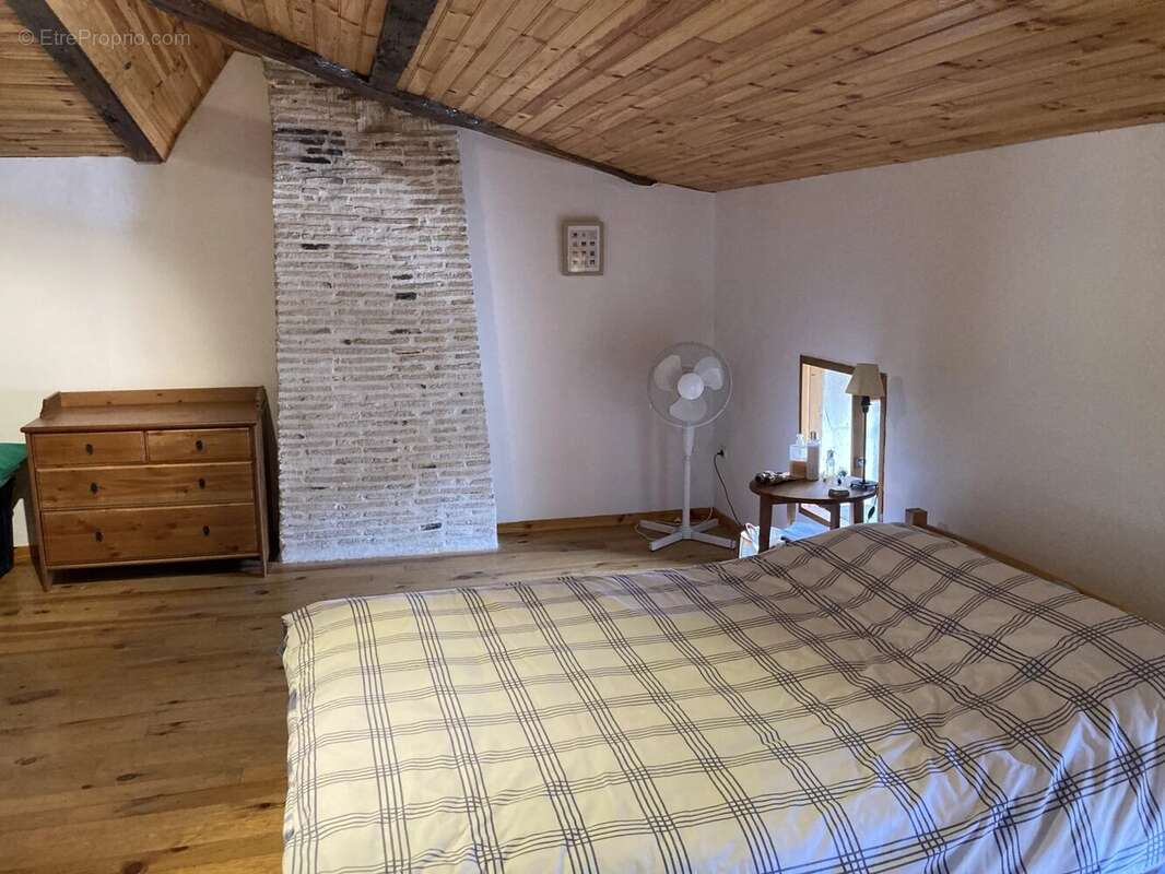 Maison de village en pierre en bon état - photo 5