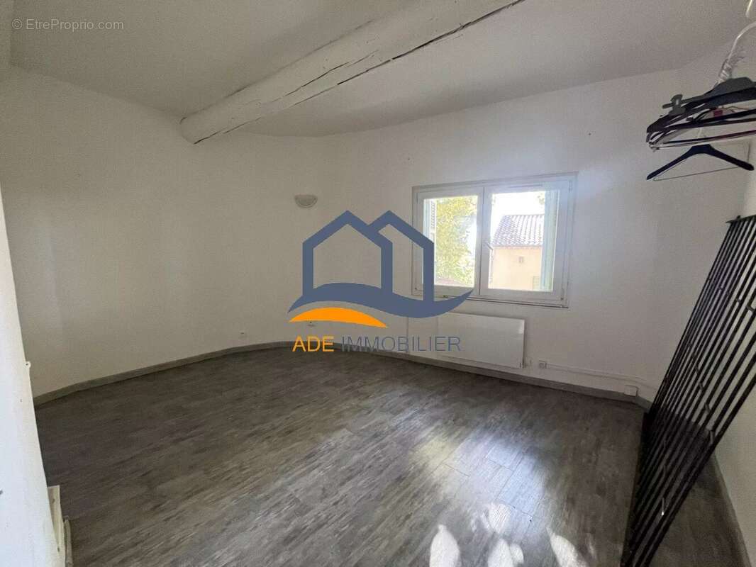 Appartement à EGUILLES